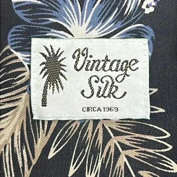 Vintage Silk Men’s Shirt 3XLT Black/Blue/Tan 100% Silk Hawaiian Tropical Island - Picture 2 of 10